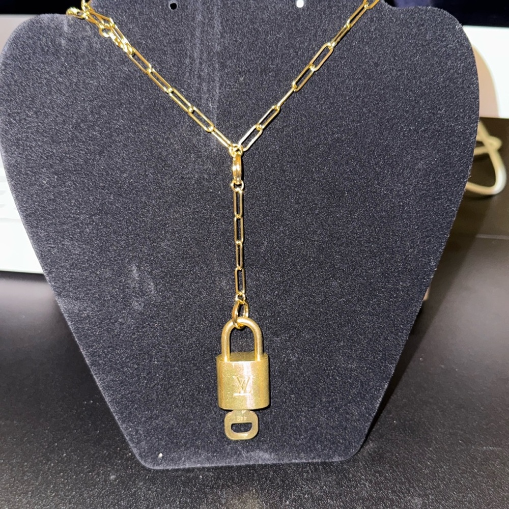 Louis Vuitton 🔐 Lock & Key with Unbranded Fashion Chain, #442, EUC Lock